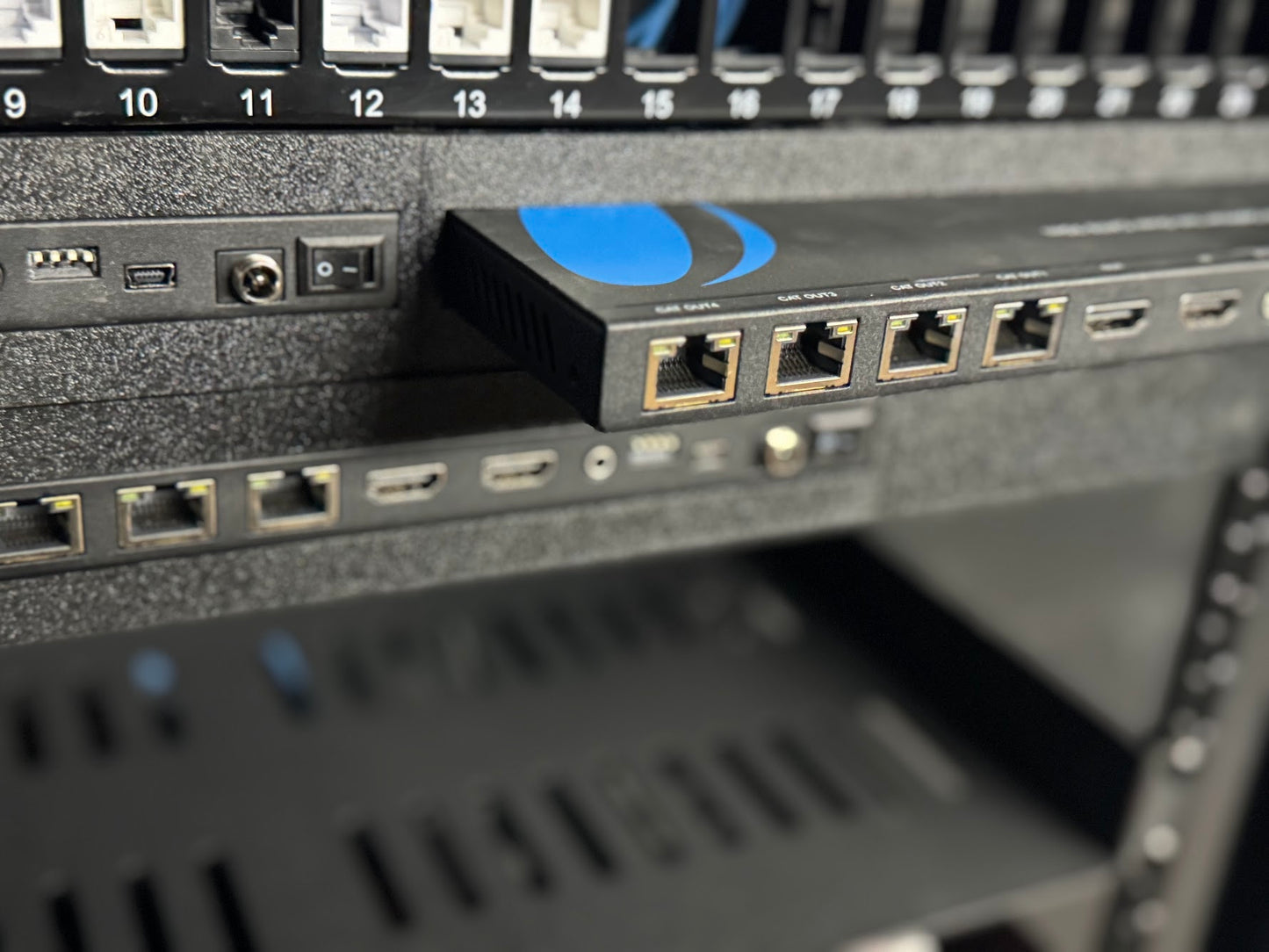 Orei 4K@30Hz 1x4 HDMI™ Extender Splitter HD14-EX165-K Rack Mount Kit for 1 or two Units
