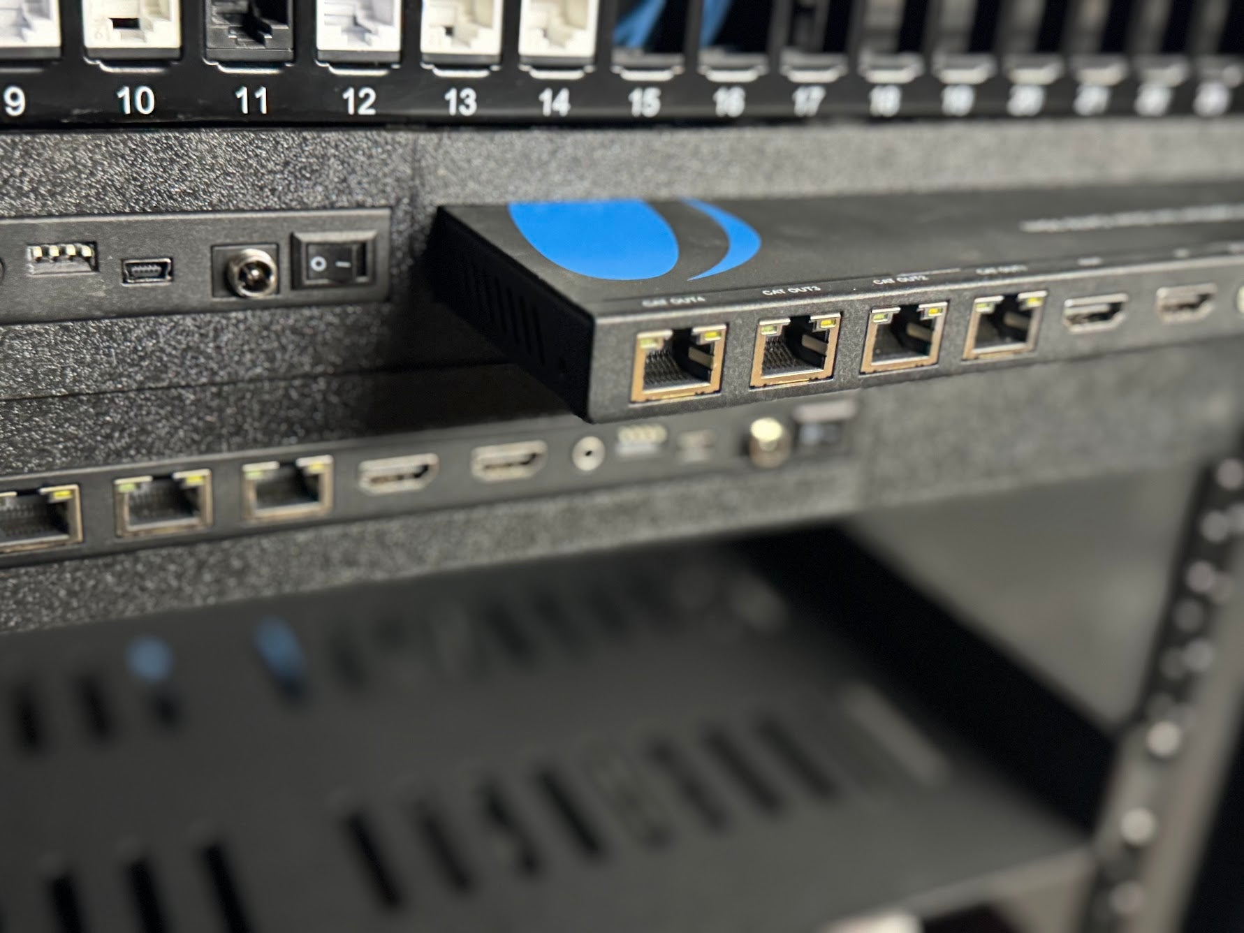 Orei 4K@30Hz 1x4 HDMI™ Extender Splitter HD14-EX165-K Rack Mount Kit for 1 or two Units