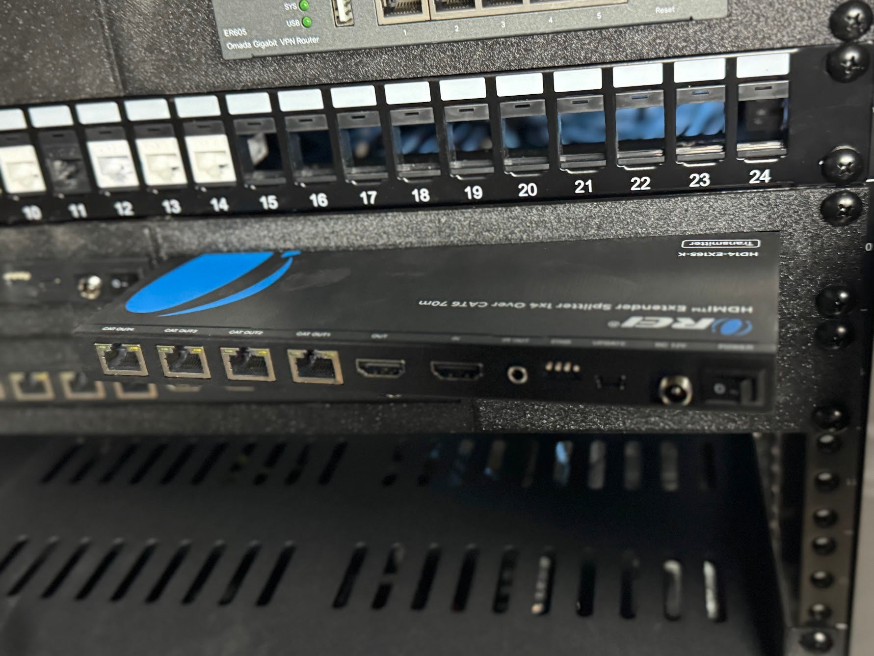 Orei 4K@30Hz 1x4 HDMI™ Extender Splitter HD14-EX165-K Rack Mount Kit for 1 or two Units
